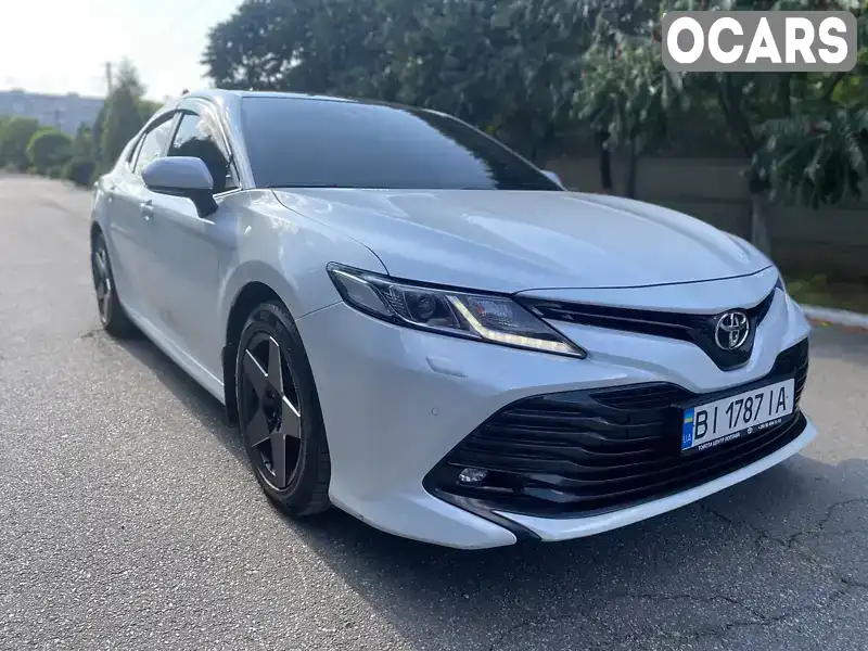 Седан Toyota Camry 2018 2.49 л. Автомат обл. Полтавська, Полтава - Фото 1/20