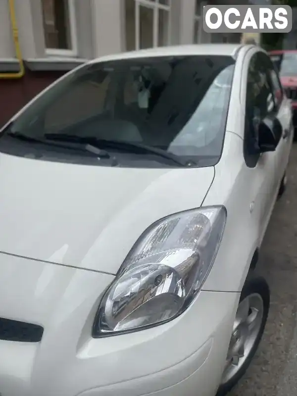 Хетчбек Toyota Yaris 2009 1 л. Ручна / Механіка обл. Чернівецька, Чернівці - Фото 1/16