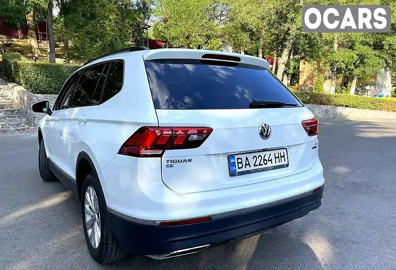 3VV2B7AX7JM042477 Volkswagen Tiguan 2017 Внедорожник / Кроссовер 2 л. Фото 7