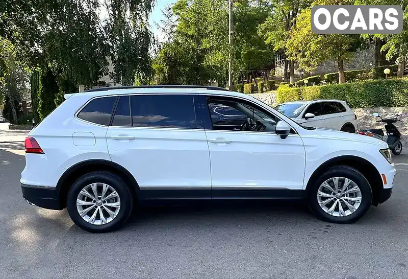 3VV2B7AX7JM042477 Volkswagen Tiguan 2017 Внедорожник / Кроссовер 2 л. Фото 8