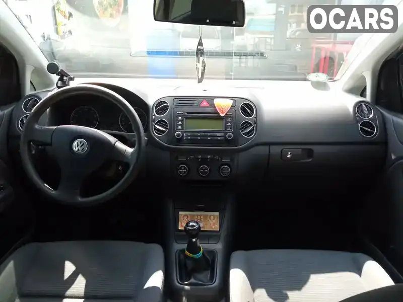 Хетчбек Volkswagen Golf 2005 1.6 л. Ручна / Механіка обл. Одеська, Подільськ (Котовськ) - Фото 1/18