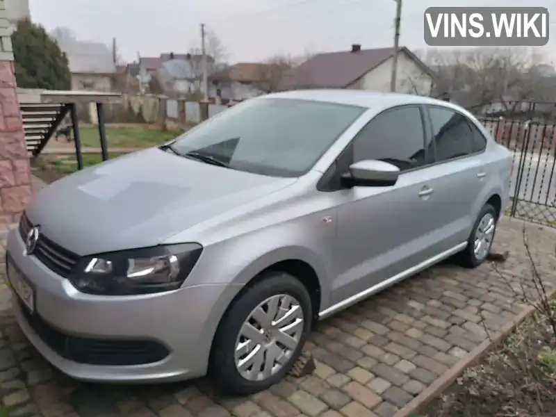 Седан Volkswagen Polo 2013 1.6 л. Ручна / Механіка обл. Тернопільська, Тернопіль - Фото 1/4