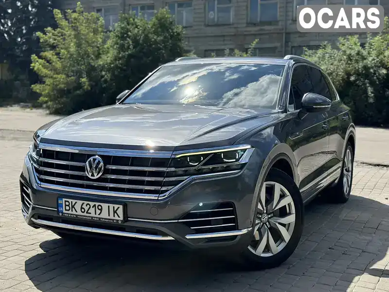 Позашляховик / Кросовер Volkswagen Touareg 2018 2.97 л. Автомат обл. Рівненська, Рівне - Фото 1/21