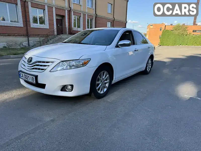 Седан Toyota Camry 2011 2.5 л. Автомат обл. Черкаська, Умань - Фото 1/21