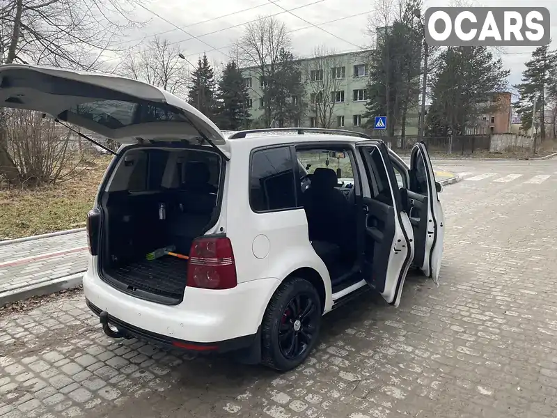 Минивэн Volkswagen Touran 2008 1.9 л. Ручная / Механика обл. Львовская, Новояворовск - Фото 1/18