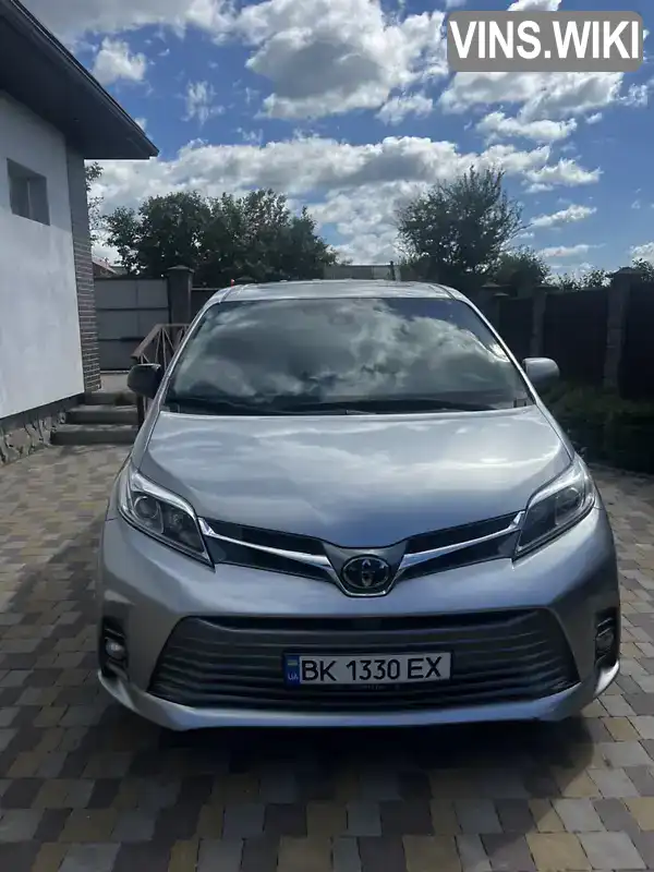 Мінівен Toyota Sienna 2019 3.5 л. Автомат обл. Рівненська, Рівне - Фото 1/6