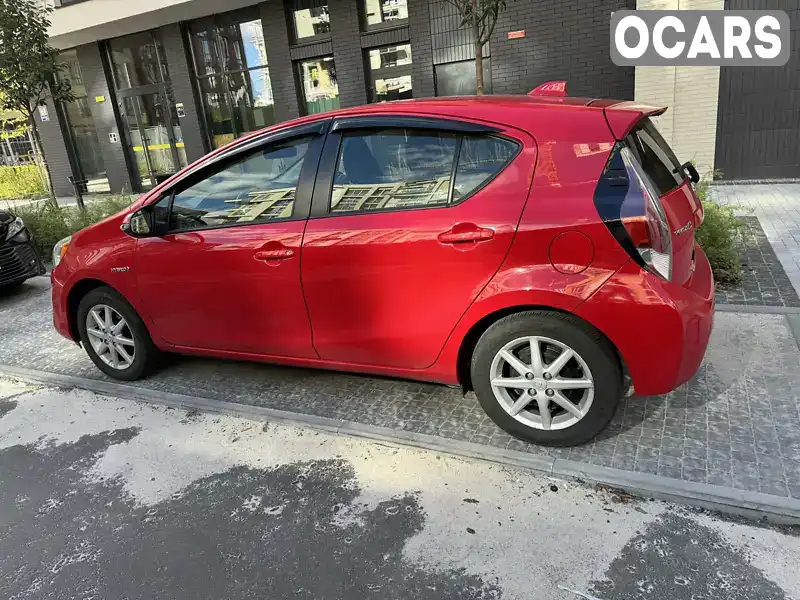 Хетчбек Toyota Prius C 2015 null_content л. Автомат обл. Київська, Київ - Фото 1/6