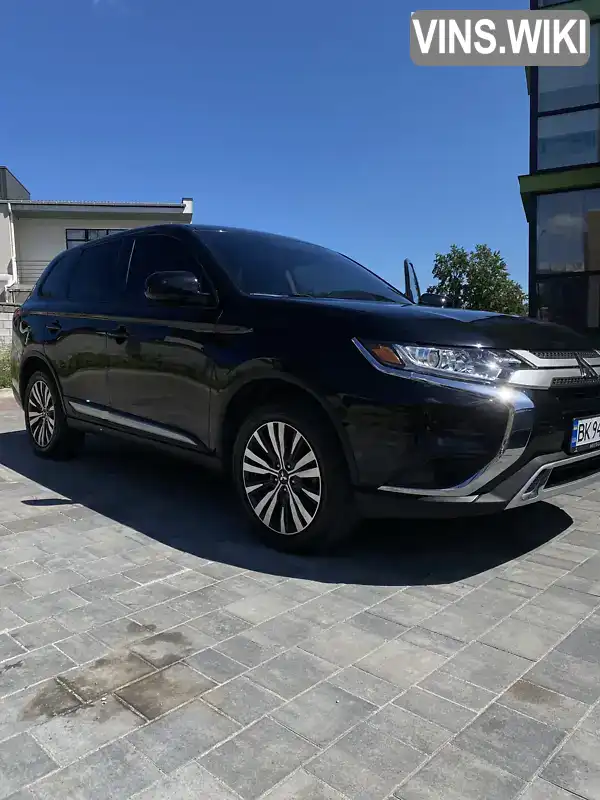 Позашляховик / Кросовер Mitsubishi Outlander 2020 2.36 л. Автомат обл. Рівненська, Рівне - Фото 1/21