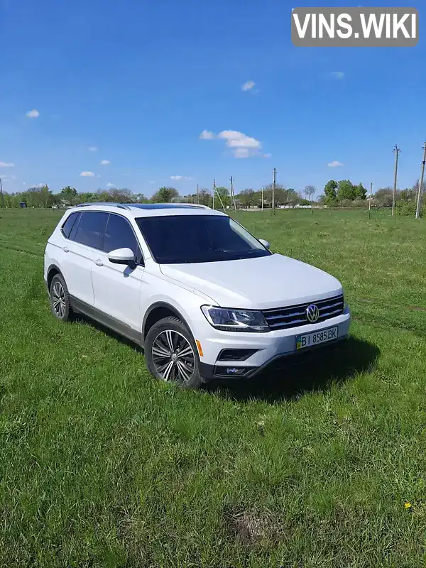 3VV3B7AXXJM040386 Volkswagen Tiguan 2017 Внедорожник / Кроссовер 2 л. Фото 1