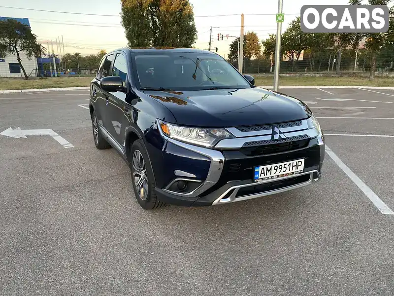 Позашляховик / Кросовер Mitsubishi Outlander 2016 2.36 л. Варіатор обл. Житомирська, Житомир - Фото 1/21