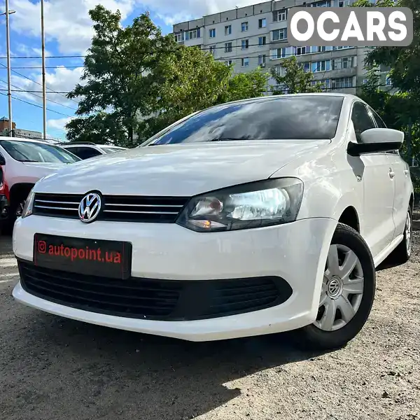 Седан Volkswagen Polo 2012 1.6 л. Ручна / Механіка обл. Сумська, Суми - Фото 1/21