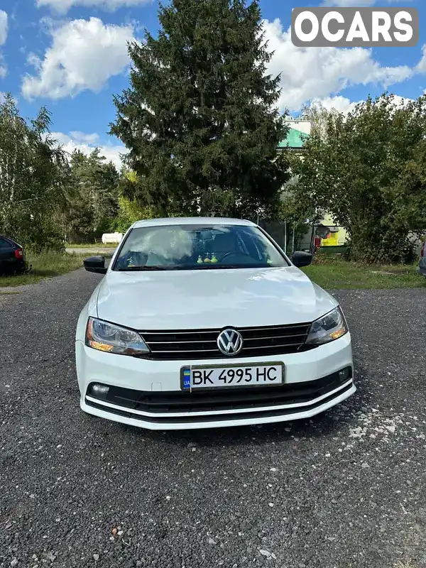 Седан Volkswagen Jetta 2015 1.8 л. Автомат обл. Рівненська, Вараш (Кузнецовськ) - Фото 1/11