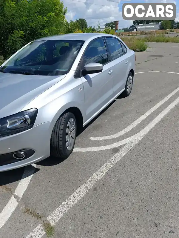 Седан Volkswagen Polo 2012 1.6 л. Автомат обл. Полтавська, Полтава - Фото 1/21