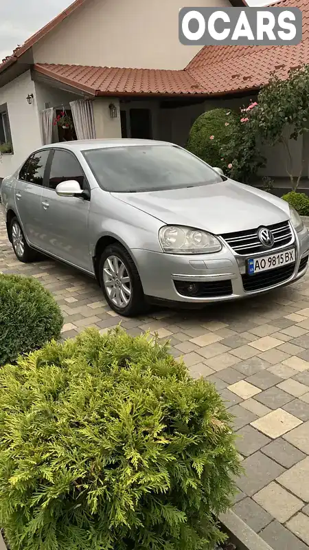 Седан Volkswagen Jetta 2008 1.6 л. Ручна / Механіка обл. Закарпатська, Мукачево - Фото 1/12