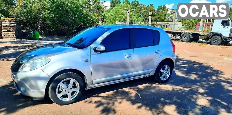 Хетчбек Dacia Sandero 2009 1.6 л. Ручна / Механіка обл. Чернігівська, Чернігів - Фото 1/14