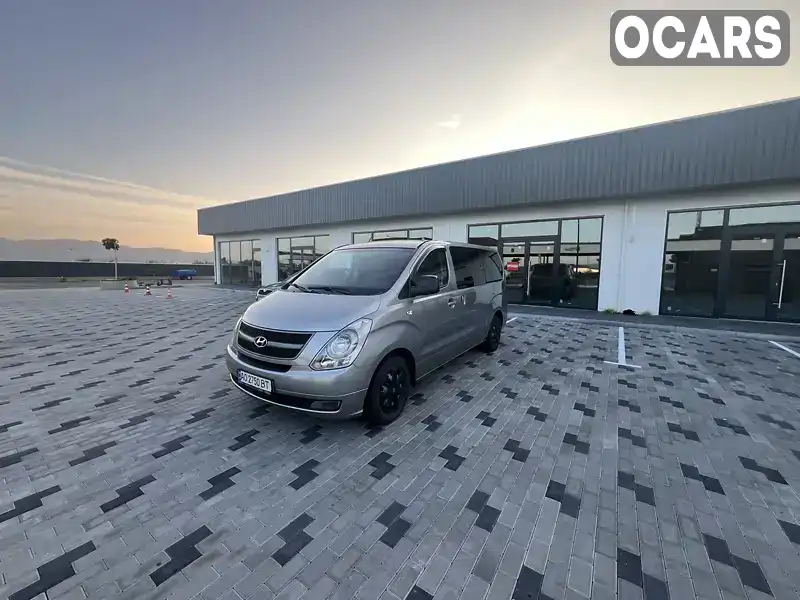 Минивэн Hyundai H-1 2011 2.5 л. Ручная / Механика обл. Закарпатская, Ужгород - Фото 1/12