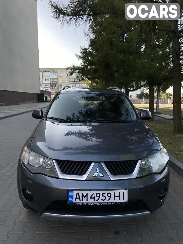 Позашляховик / Кросовер Mitsubishi Outlander 2008 2 л. Ручна / Механіка обл. Житомирська, Звягель - Фото 1/18