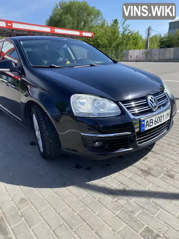 Седан Volkswagen Jetta 2010 1.6 л. Ручна / Механіка обл. Вінницька, Вінниця - Фото 1/21