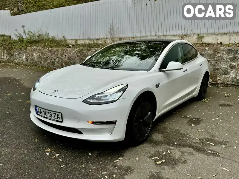 Седан Tesla Model 3 2019 null_content л. обл. Киевская, Киев - Фото 1/21