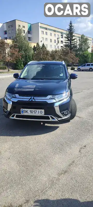 Позашляховик / Кросовер Mitsubishi Outlander 2016 2.36 л. Варіатор обл. Рівненська, Вараш (Кузнецовськ) - Фото 1/19