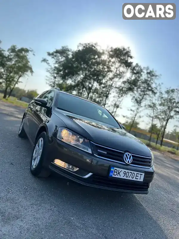 Універсал Volkswagen Passat 2012 1.6 л. Ручна / Механіка обл. Рівненська, Вараш (Кузнецовськ) - Фото 1/21