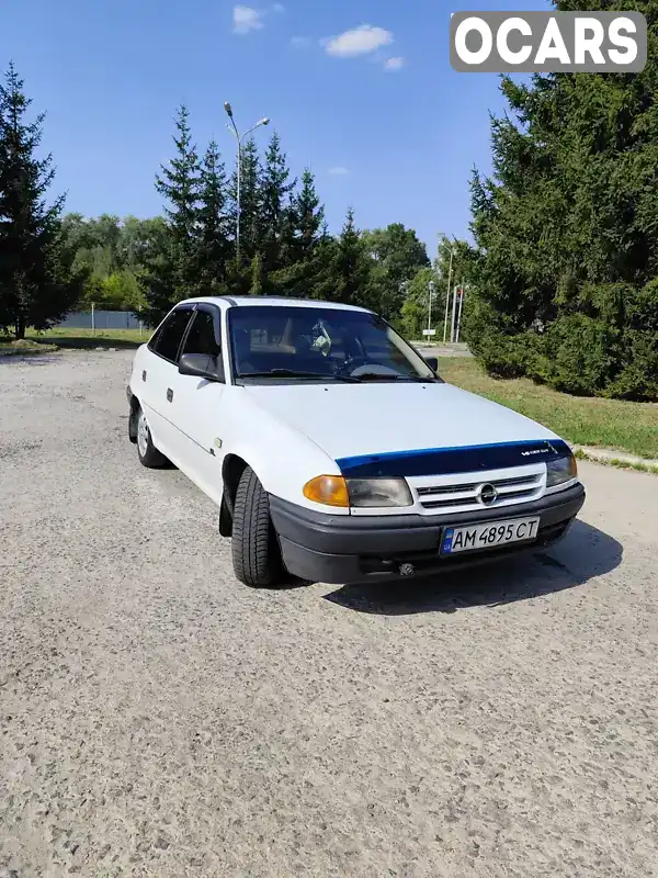 Седан Opel Astra 1992 1.6 л. Ручная / Механика обл. Житомирская, Бердичев - Фото 1/10