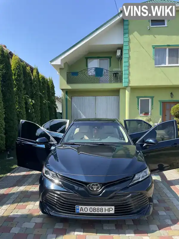 Седан Toyota Camry 2018 2.49 л. Автомат обл. Закарпатская, Ужгород - Фото 1/21