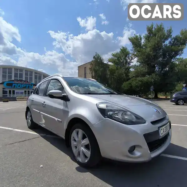 VF1KRAH0H44712071 Renault Clio 2011 Универсал 1.5 л. Фото 1