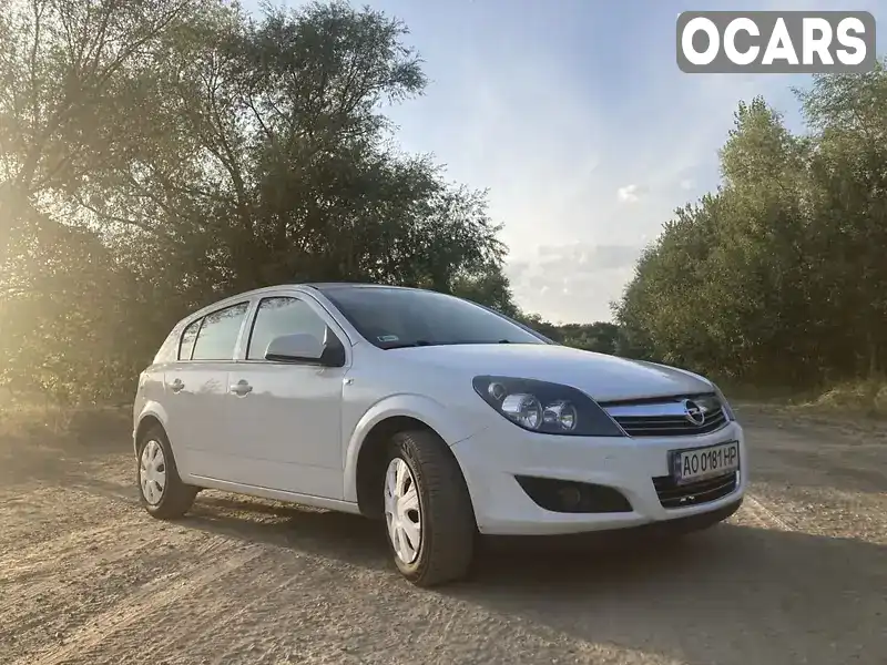 Хетчбек Opel Astra 2012 1.6 л. Ручна / Механіка обл. Закарпатська, Берегове - Фото 1/17