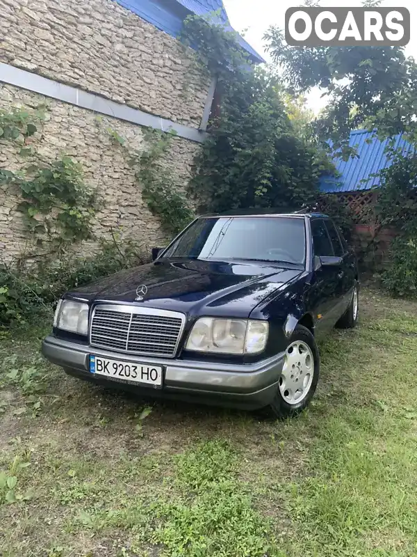 Седан Mercedes-Benz E-Class 1995 2.2 л. Автомат обл. Ровенская, Тучин - Фото 1/21