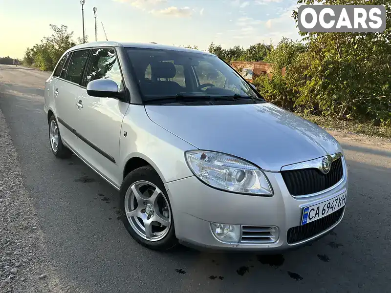 TMBGF65J8A3164727 Skoda Fabia 2010 Універсал 1.42 л. Фото 2