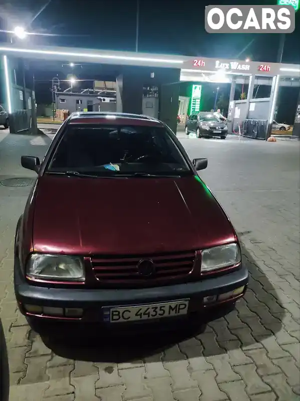 Седан Volkswagen Vento 1993 1.99 л. Ручная / Механика обл. Львовская, Львов - Фото 1/9