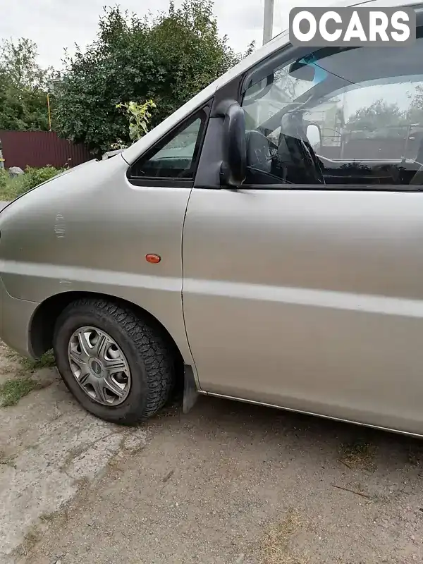 KMJWVH7HP2U397654 Hyundai H-1 2002 Мінівен 2.48 л. Фото 2