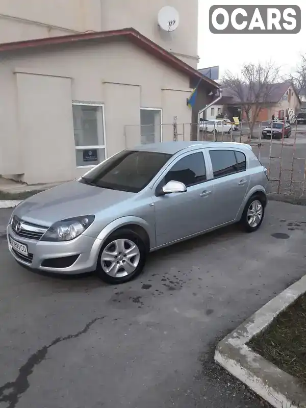 Хетчбек Opel Astra 2011 1.6 л. Ручна / Механіка обл. Хмельницька, Кам'янець-Подільський - Фото 1/10