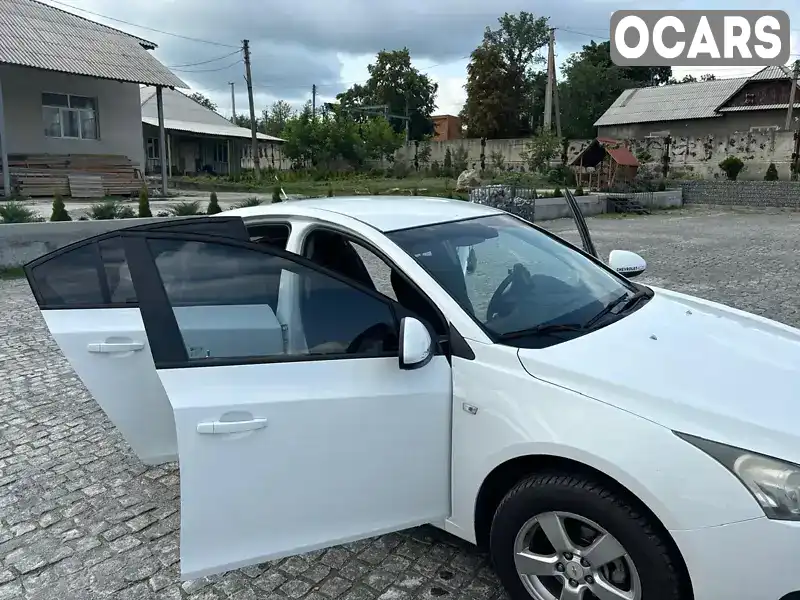 Седан Chevrolet Cruze 2011 1.8 л. Ручная / Механика обл. Черновицкая, Черновцы - Фото 1/20