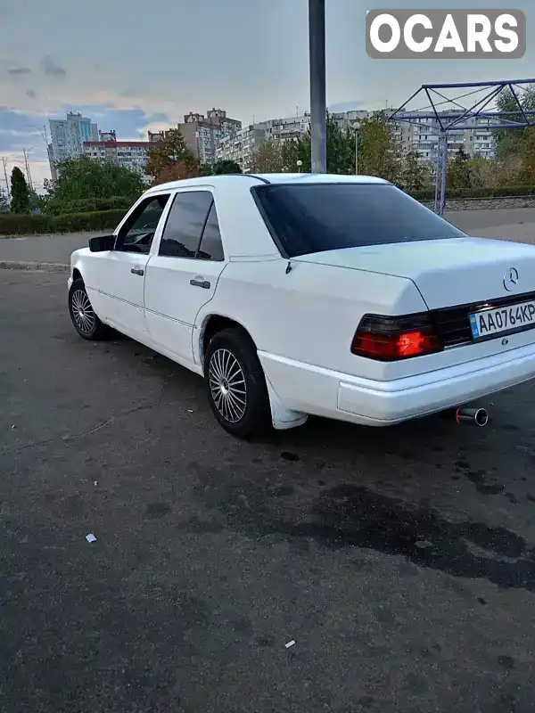 Седан Mercedes-Benz E-Class 1987 2.6 л. Автомат обл. Київська, Київ - Фото 1/9