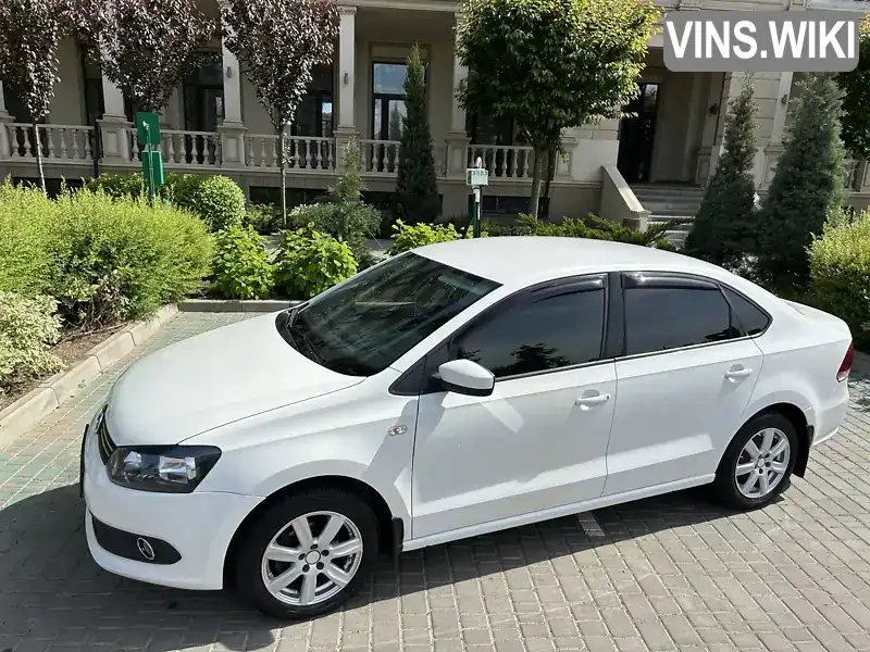 Седан Volkswagen Polo 2011 1.6 л. Ручна / Механіка обл. Одеська, Одеса - Фото 1/12