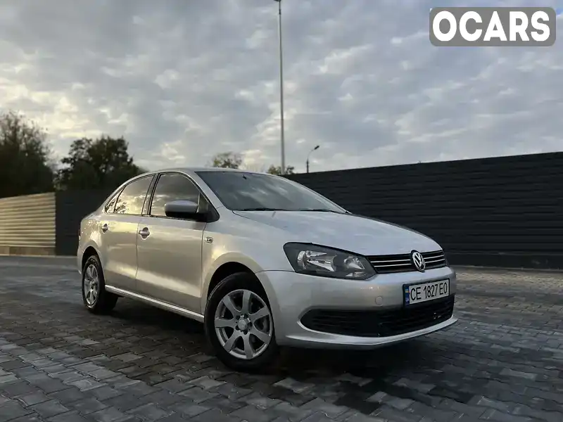 Седан Volkswagen Polo 2013 1.6 л. Ручна / Механіка обл. Чернівецька, Чернівці - Фото 1/21