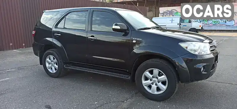 Позашляховик / Кросовер Toyota Fortuner 2010 2.7 л. Автомат обл. Київська, Київ - Фото 1/21