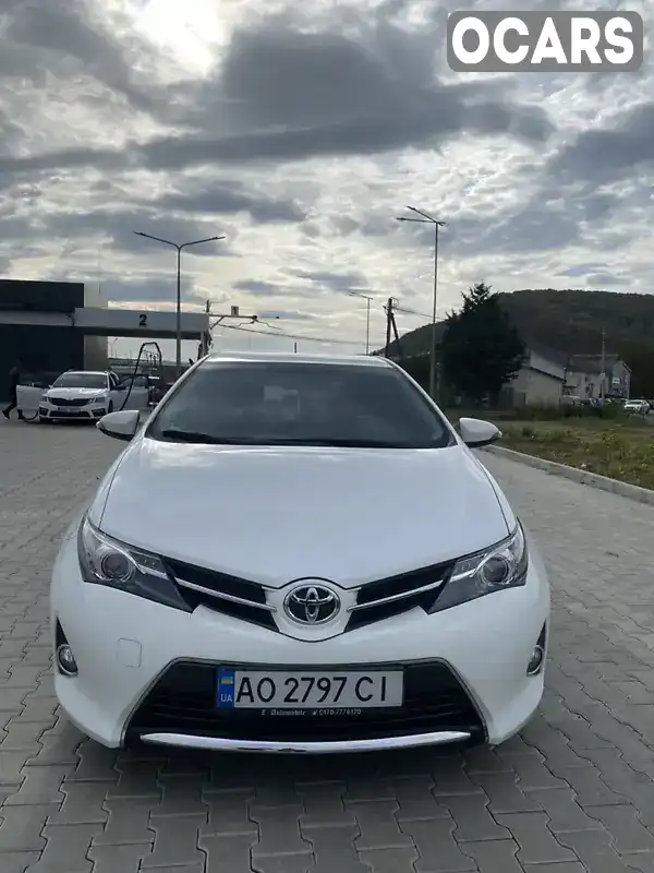 Хетчбек Toyota Auris 2015 1.6 л. Ручна / Механіка обл. Закарпатська, Мукачево - Фото 1/10