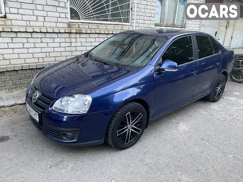 Седан Volkswagen Jetta 2007 1.6 л. Ручна / Механіка обл. Кіровоградська, Світловодськ - Фото 1/17