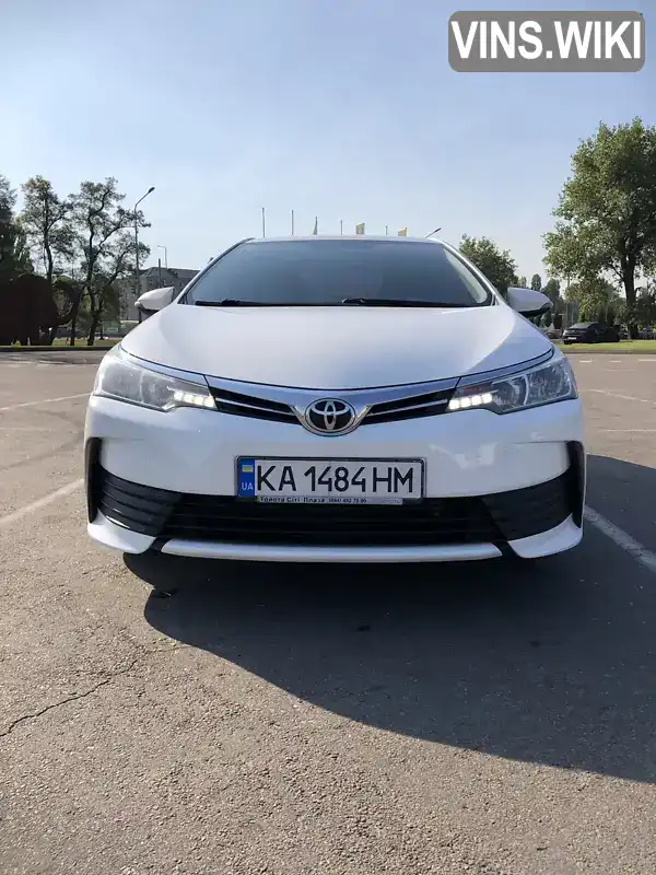 Седан Toyota Corolla 2018 1.6 л. Ручна / Механіка обл. Київська, Київ - Фото 1/21