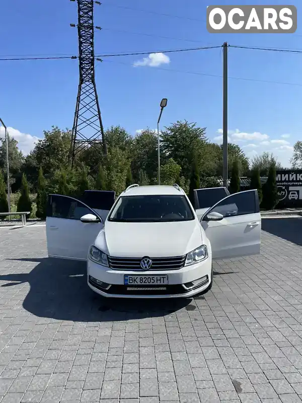 Універсал Volkswagen Passat 2011 2 л. Автомат обл. Тернопільська, location.city.pochaiv - Фото 1/11