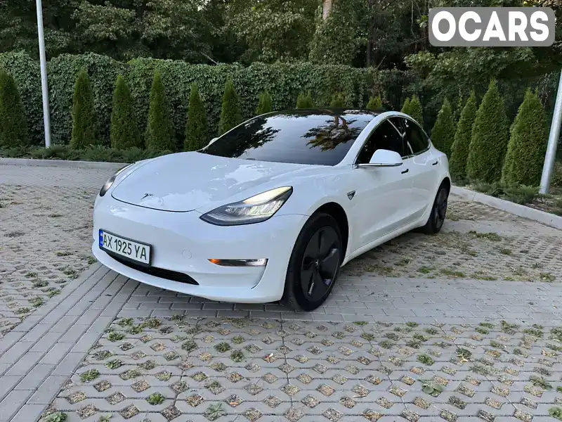 5YJ3E1EA6JF027289 Tesla Model 3 2018 Седан  Фото 1