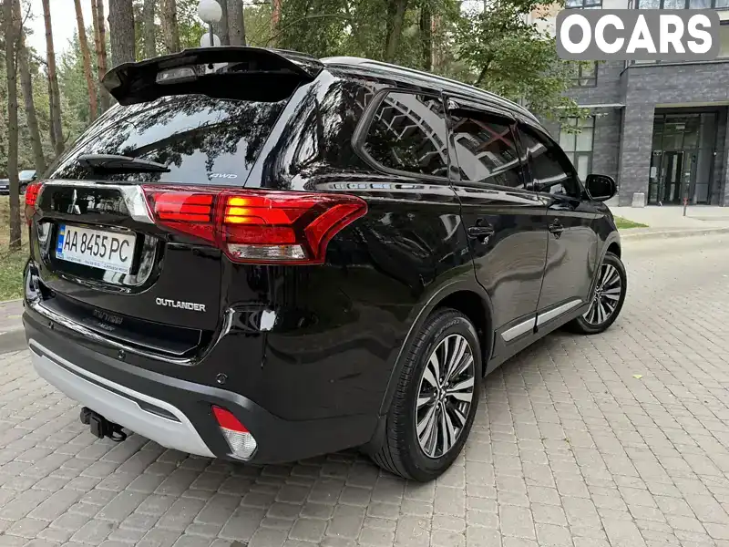 JMBXTGF3WKZ000207 Mitsubishi Outlander 2018 Внедорожник / Кроссовер 2.4 л. Фото 2