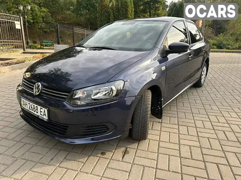 Седан Volkswagen Polo 2011 1.6 л. Ручна / Механіка обл. Чернігівська, Прилуки - Фото 1/17