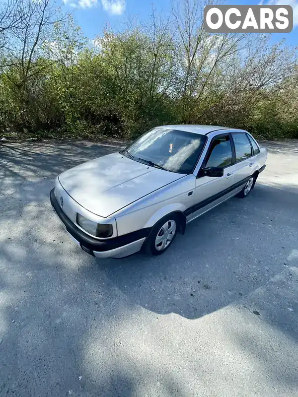 Седан Volkswagen Passat 1988 1.6 л. обл. Хмельницька, Волочиськ - Фото 1/21