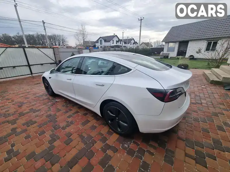 Седан Tesla Model 3 2020 null_content л. Автомат обл. Київська, Вишневе - Фото 1/12