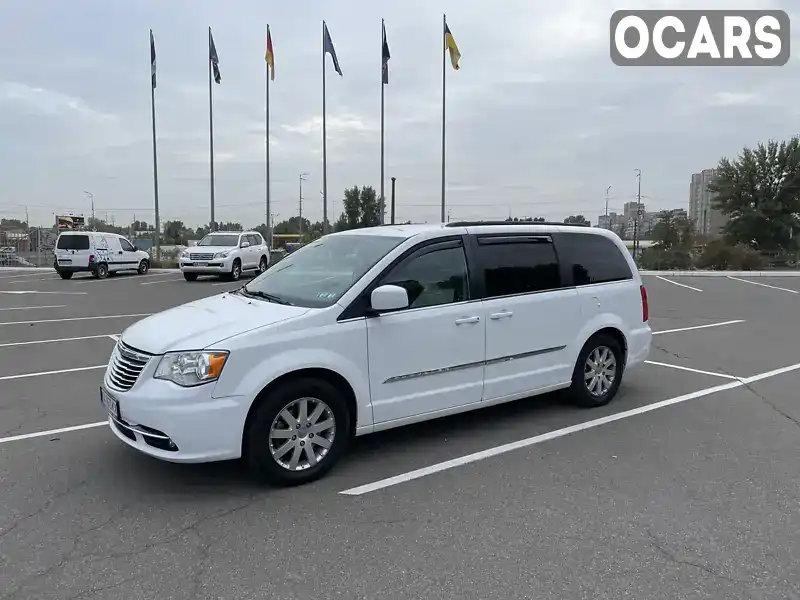 Минивэн Chrysler Town & Country 2015 3.61 л. Автомат обл. Киевская, Киев - Фото 1/16