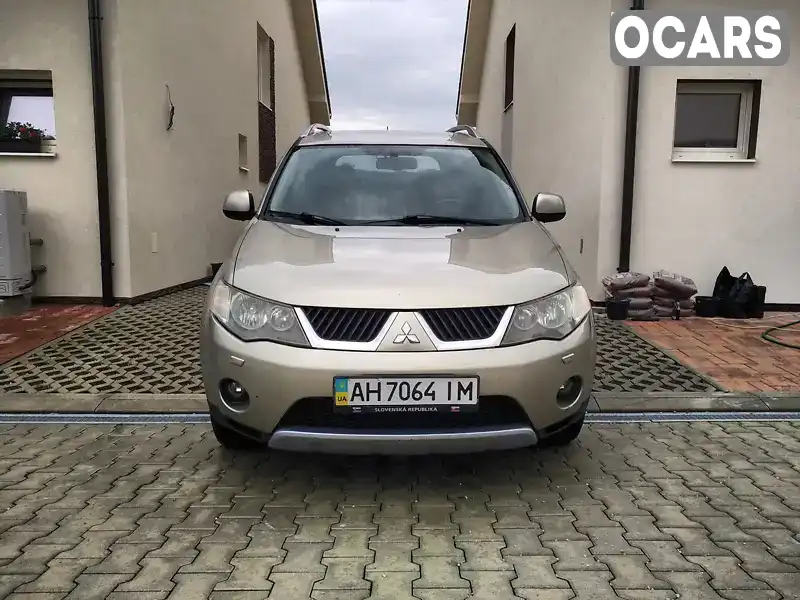 Позашляховик / Кросовер Mitsubishi Outlander XL 2007 3 л. Автомат обл. Закарпатська, Ужгород - Фото 1/18